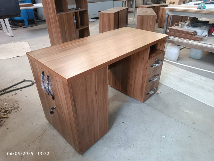 میز کارمندی پالونیا مدل حنا