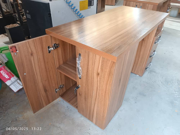 میز کارمندی پالونیا مدل حنا