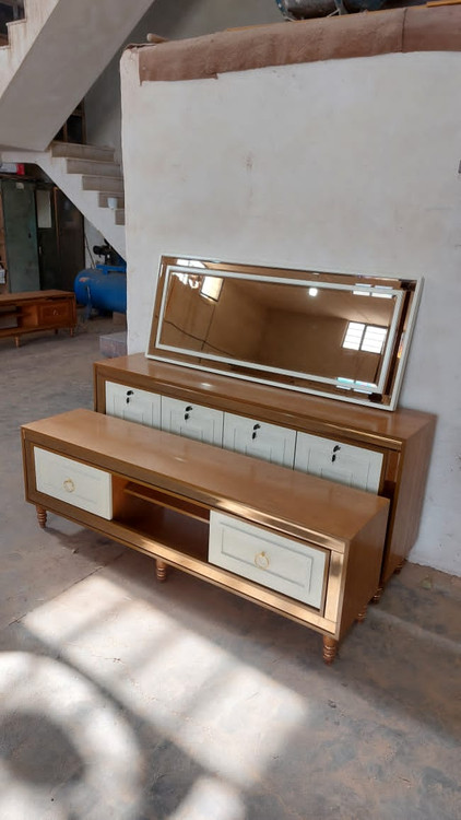 میز تی وی پالونیا مدل نگین