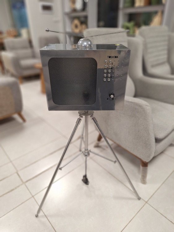 آباژور ایستاده پالونیا مدل تلوزیون