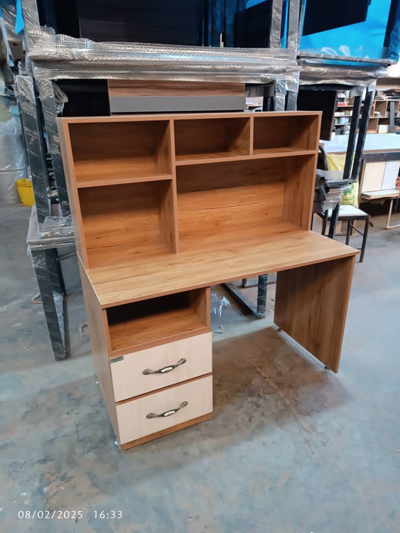 میز تحریر شلف دار پالونیا مدل افرا