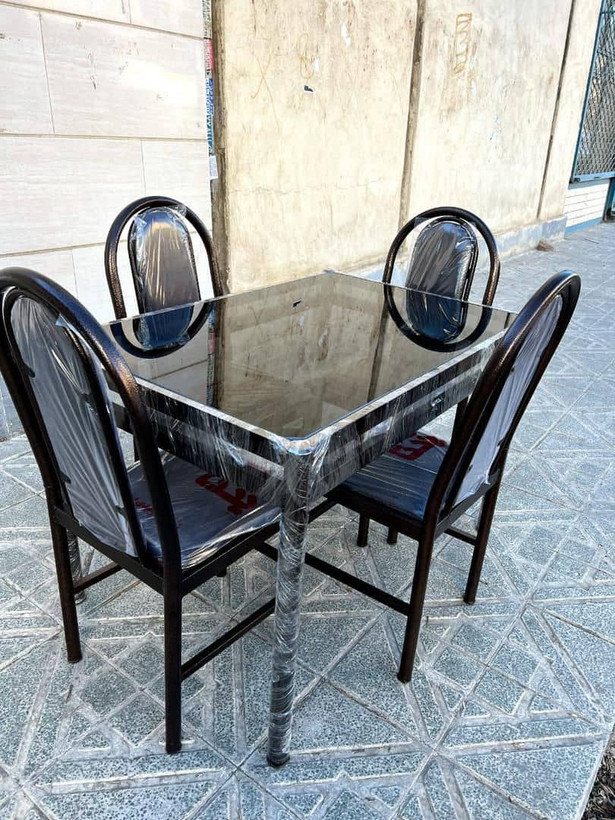 میز با دوام پالونیا