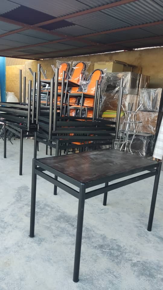 میز با دوام پالونیا