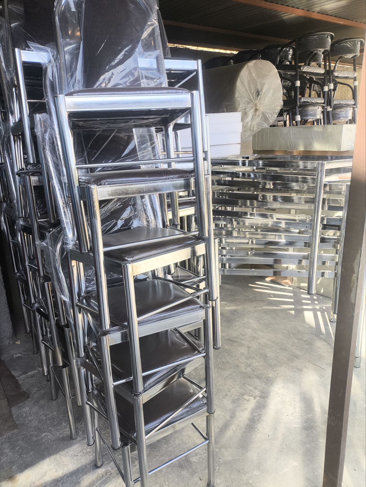 میز با دوام پالونیا