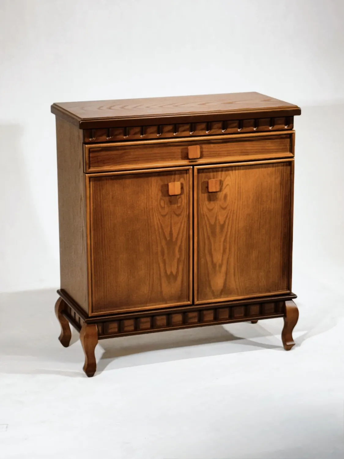 جاکفشی چوبی پالونیا مدل رومی