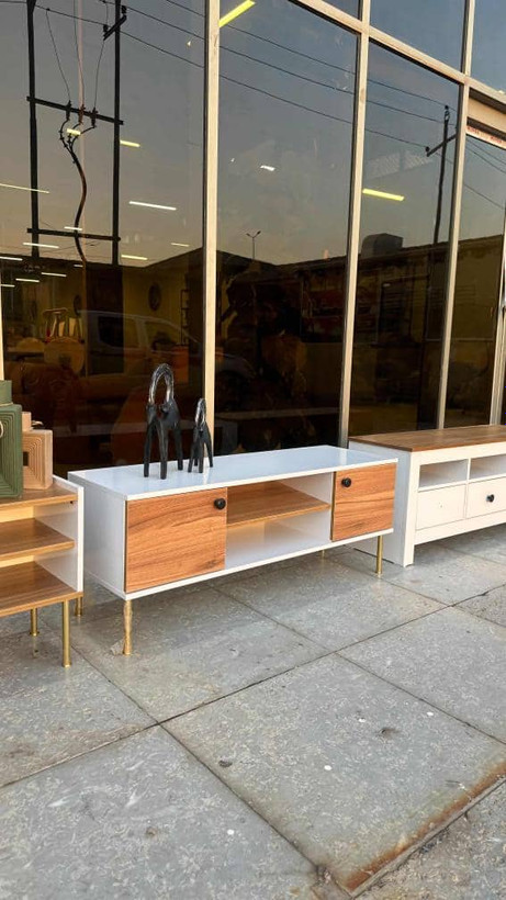 میز تی وی مدل رستا پالونیا