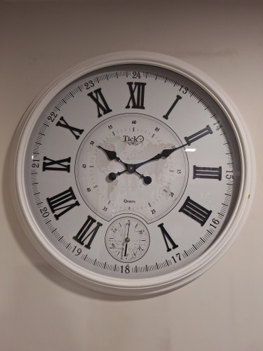 ساعت دیواری لاتین سفید مدل 706