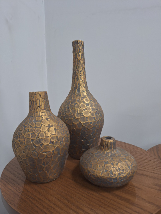 گلدان دکوراتیو سه سایز مدل سنگی طلایی