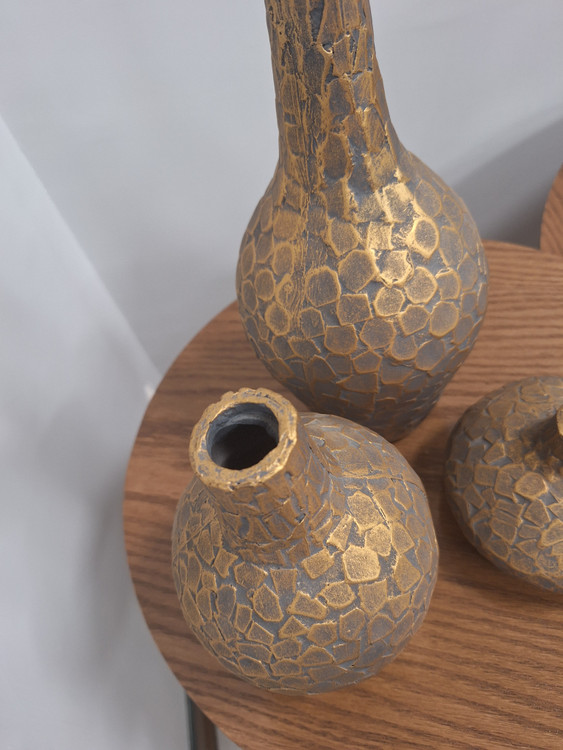 گلدان دکوراتیو سه سایز مدل سنگی طلایی