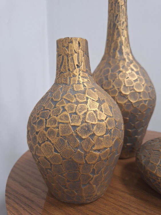 گلدان دکوراتیو سه سایز مدل سنگی طلایی