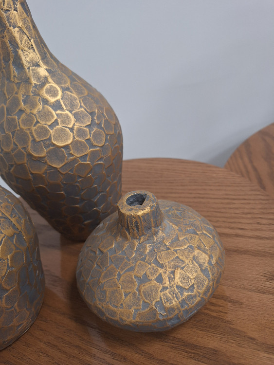 گلدان دکوراتیو سه سایز مدل سنگی طلایی